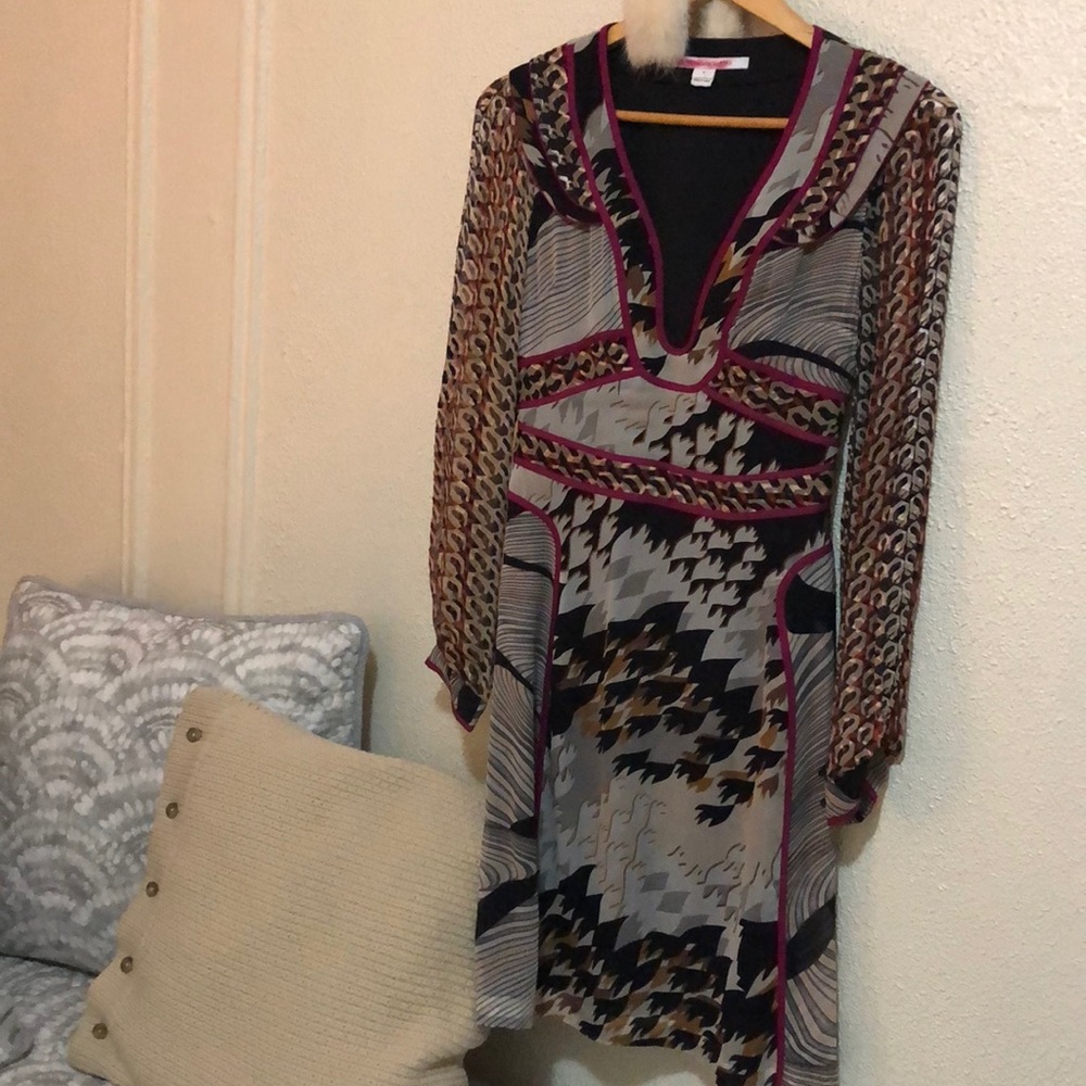 Diane Von Furstenberg 100% silk tailored dress